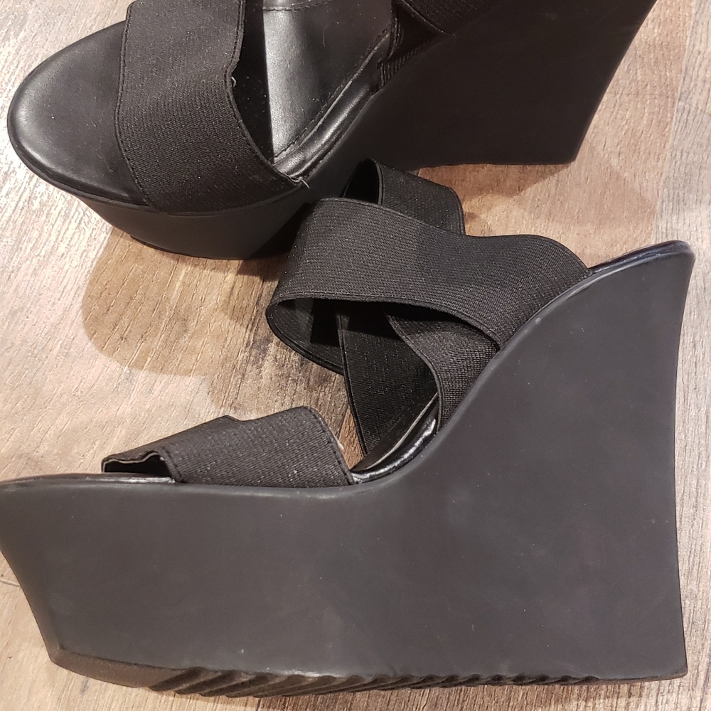 Wedge Platform - Picture 2 of 3